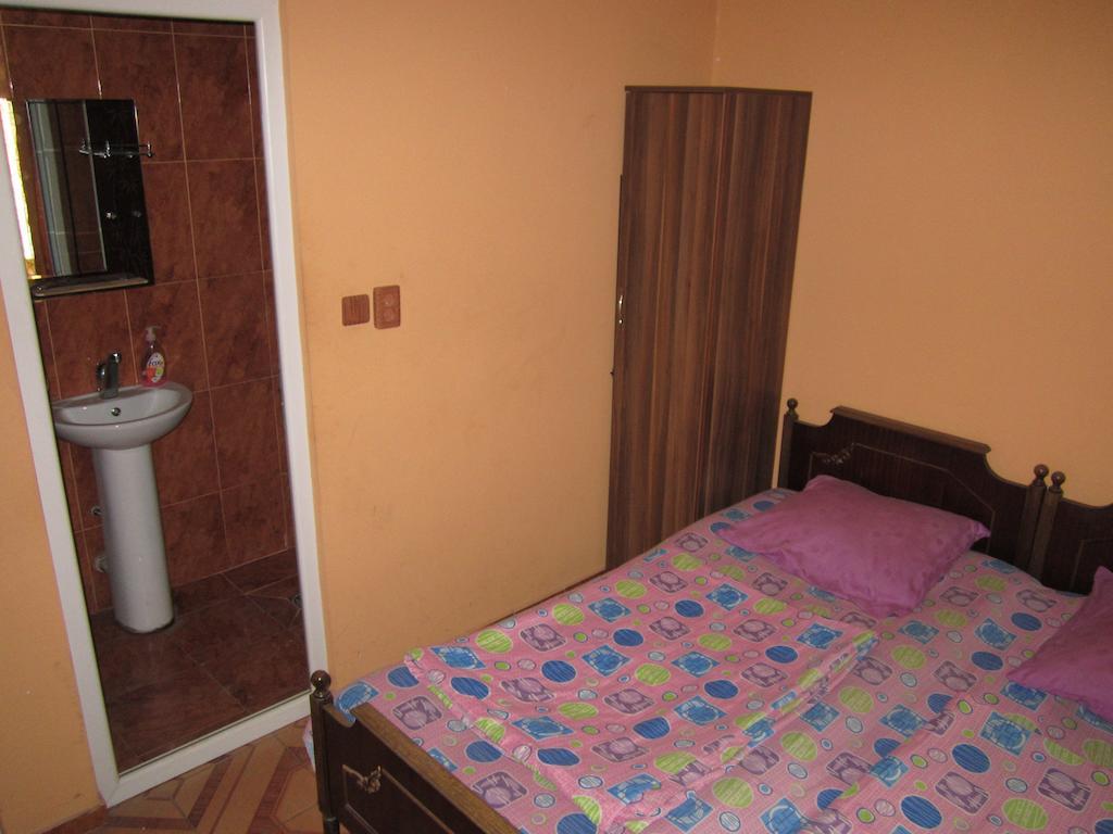 Guesthouse 97 In Batumi Батуми Екстериор снимка