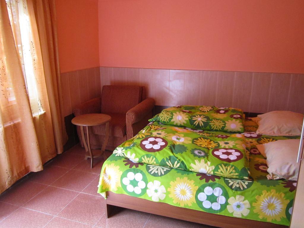 Guesthouse 97 In Batumi Батуми Стая снимка