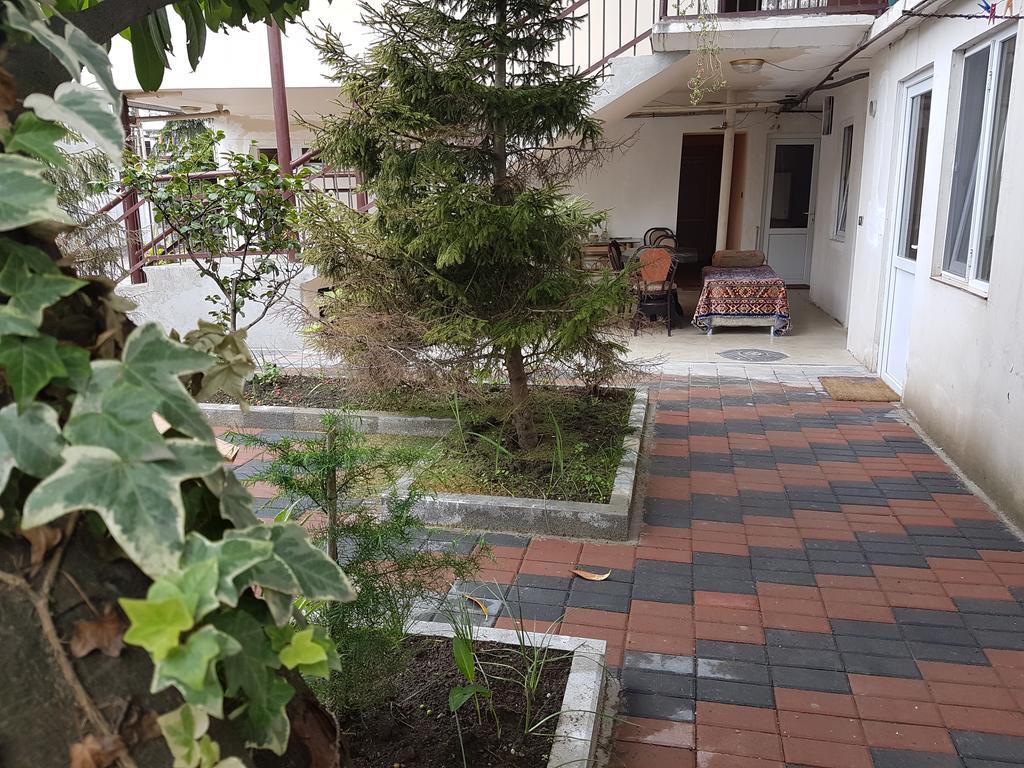 Guesthouse 97 In Batumi Батуми Екстериор снимка