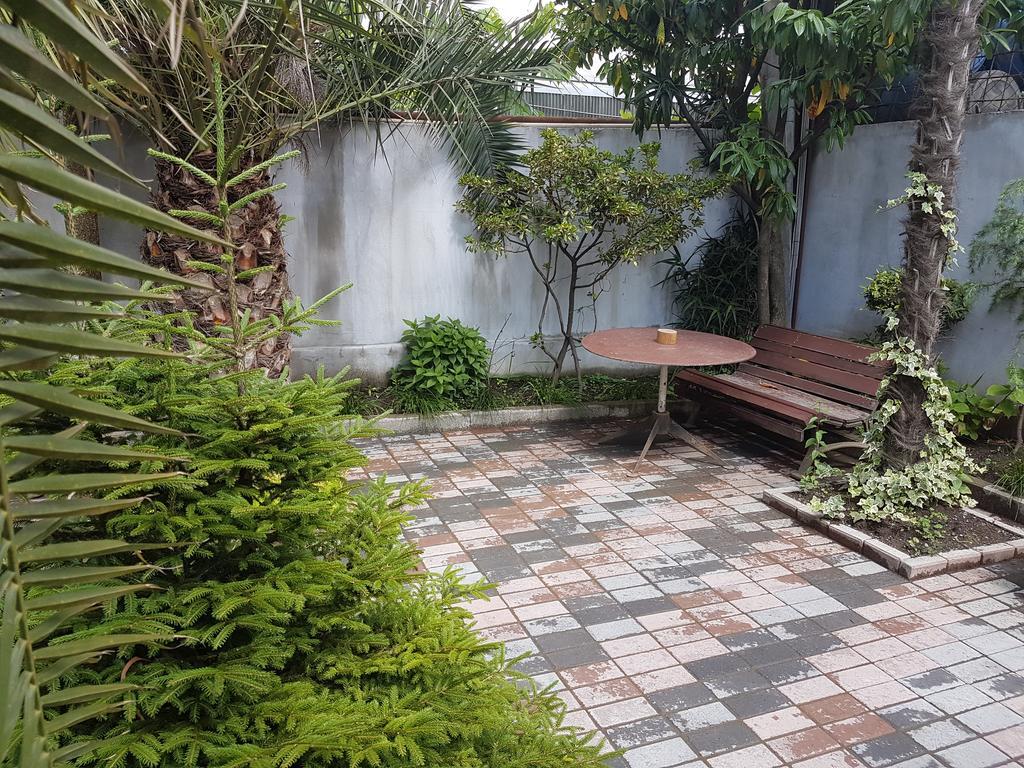 Guesthouse 97 In Batumi Батуми Екстериор снимка