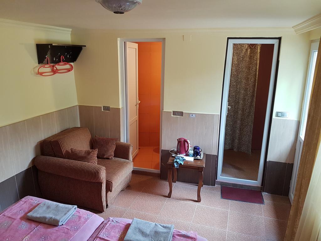Guesthouse 97 In Batumi Батуми Екстериор снимка