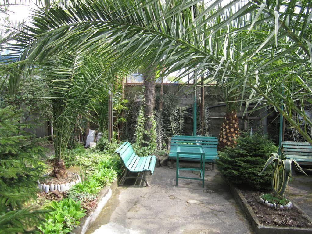 Guesthouse 97 In Batumi Батуми Екстериор снимка