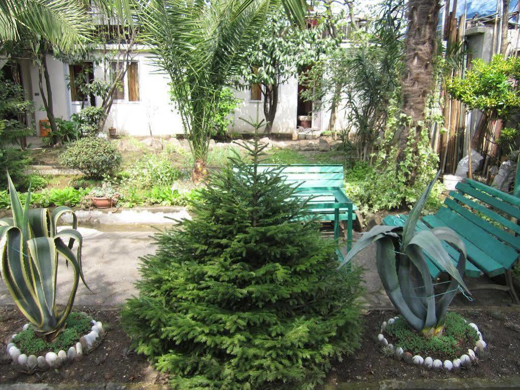 Guesthouse 97 In Batumi Батуми Екстериор снимка